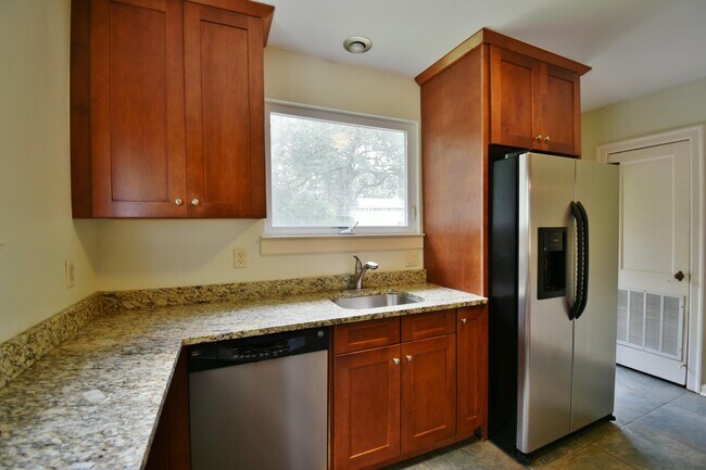 Building Photo - 2929 Arapahoe Ave