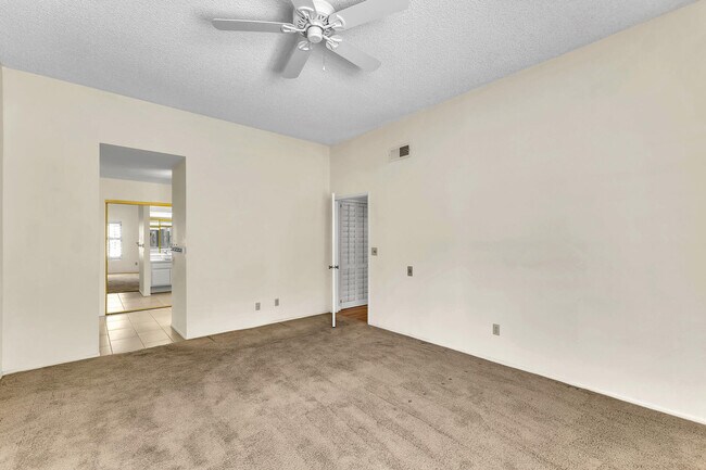 Building Photo - 48594 Oakwood Way