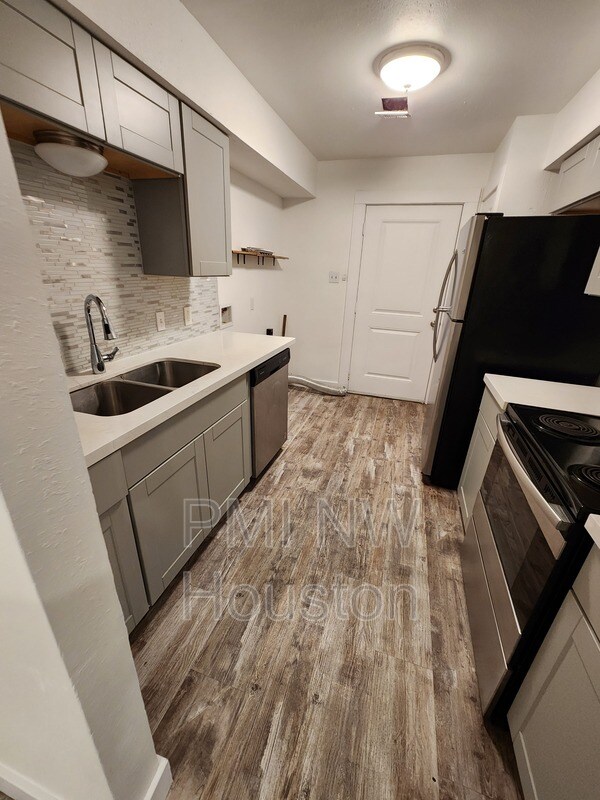 Building Photo - 2677 Gessner Rd