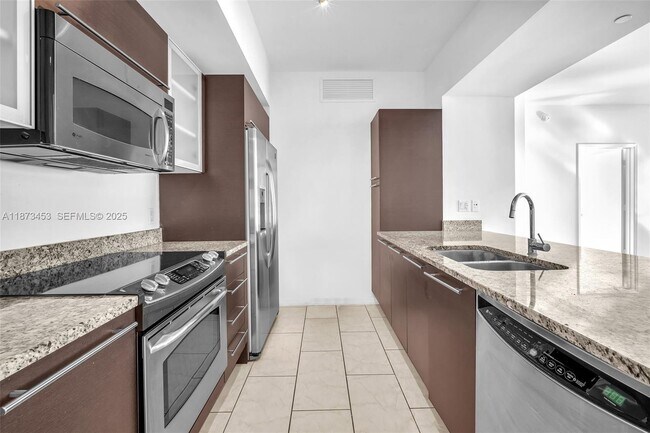 Building Photo - 951 Brickell Ave