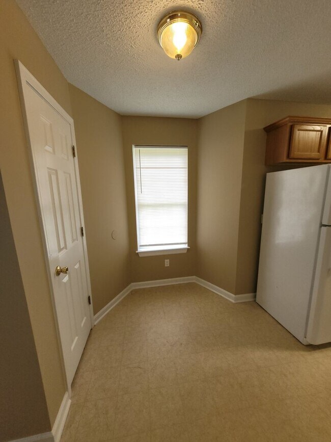 Building Photo - 121-123 Mario Circle