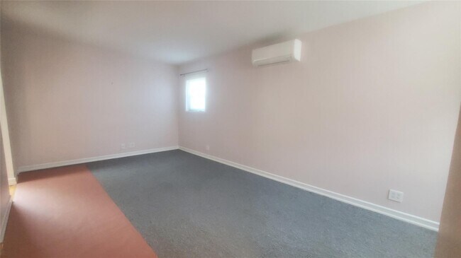 Building Photo - 65-06-65-75 75th Pl