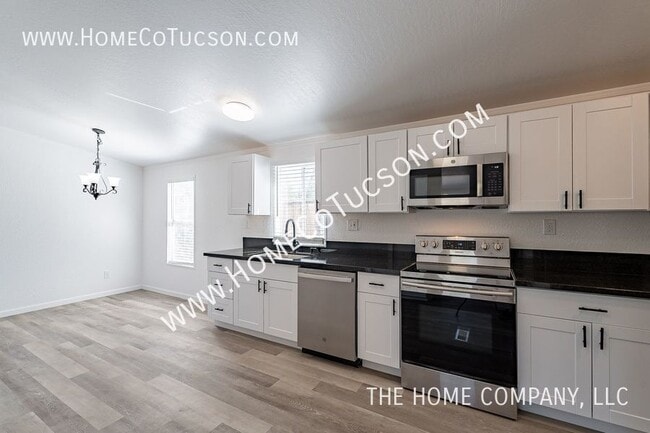 Building Photo - 2628 N Fontana Ave