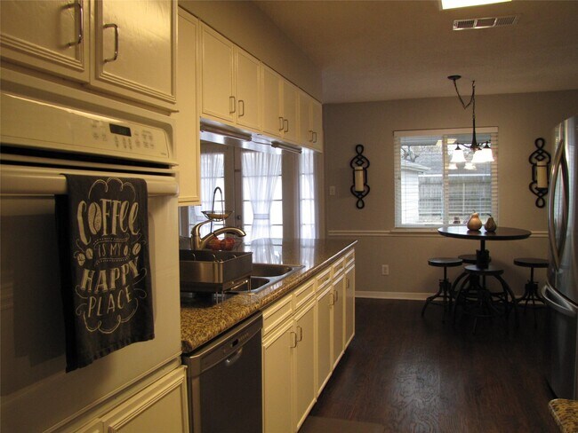 Building Photo - 7902 Meadowcroft Dr