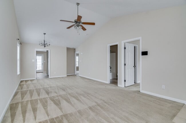 Building Photo - End Unit Townhome!