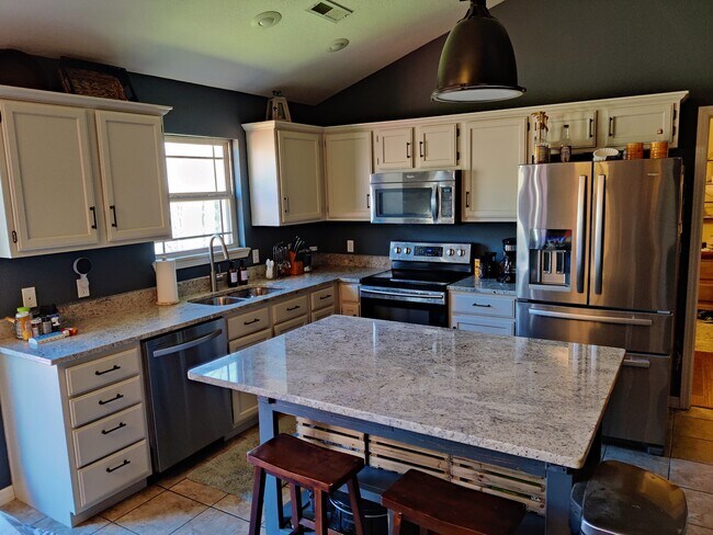 Building Photo - 22 Lyndhurst Dr