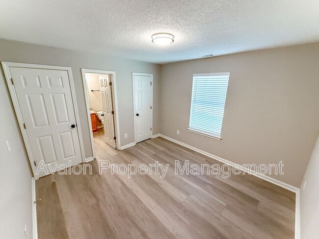 Building Photo - 282 Bonnes Dr SW