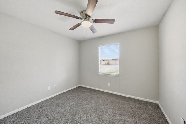 Building Photo - 2721 Ash Park Dr