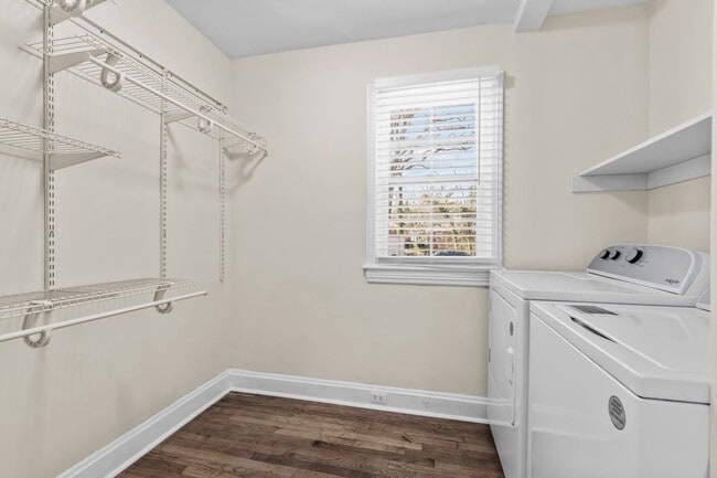 Building Photo - Spacious 1 Bedroom Duplex in Trinity Park, blocks from Duke! - Renovated & Pet Friendly