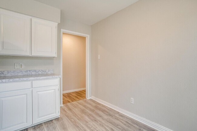 Building Photo - 5947 Chimney Wood Cir