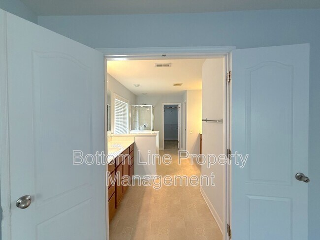 Building Photo - 2420 Early Flight Dr