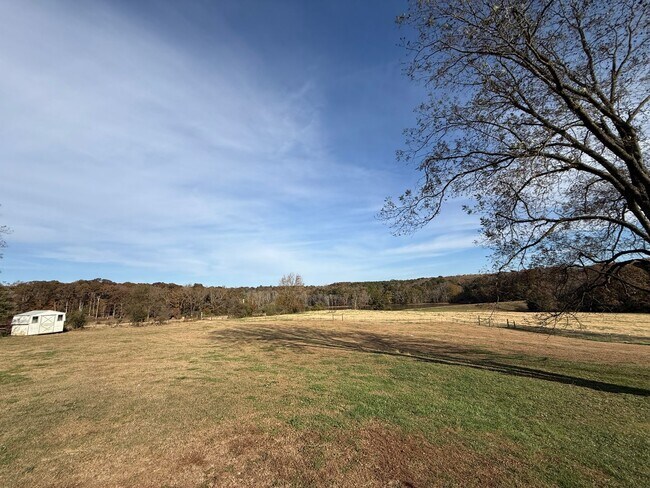 Building Photo - Charming Rural Home on 2+ Acres in Jackson...