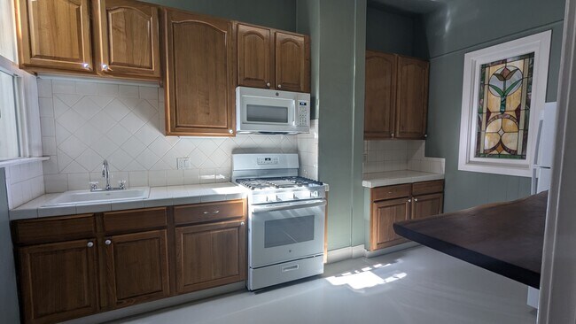 Kitchen w/ new appliances - 1201 Willard St
