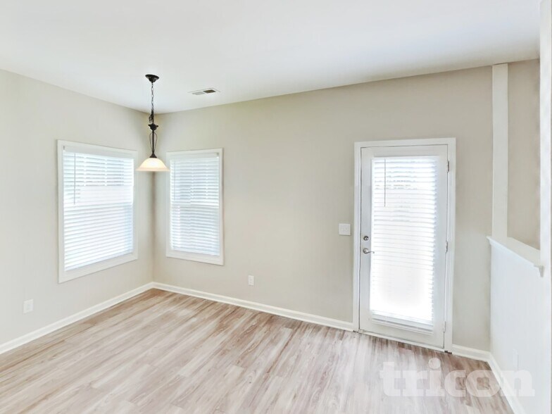 Building Photo - 904 Redland Dr