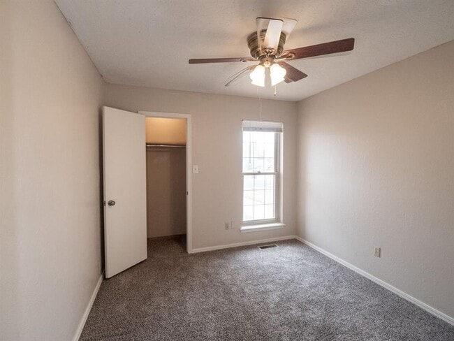 Building Photo - 3201 Creekwood Ct