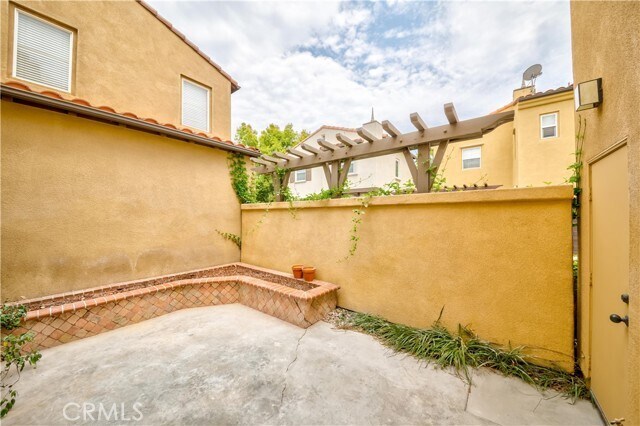 Building Photo - 72 Chantilly