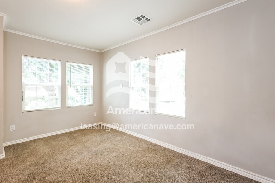 Building Photo - 3316 Pioneer Ave