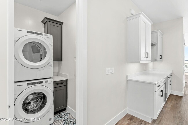 Building Photo - 225 Strand Dr