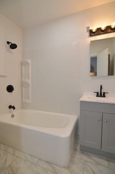 Building Photo - 12 Lake St