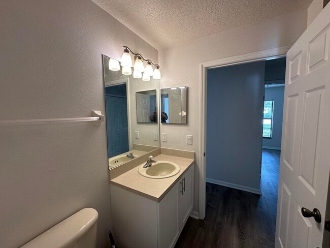 Building Photo - 910 Luminary Cir