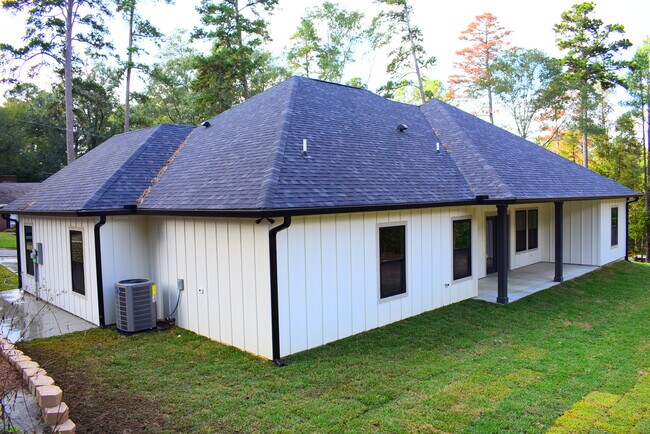 Building Photo - 2713 Sullivan Dr