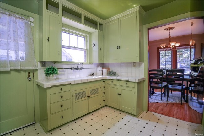 Kitchen - 1215 N Anderson St