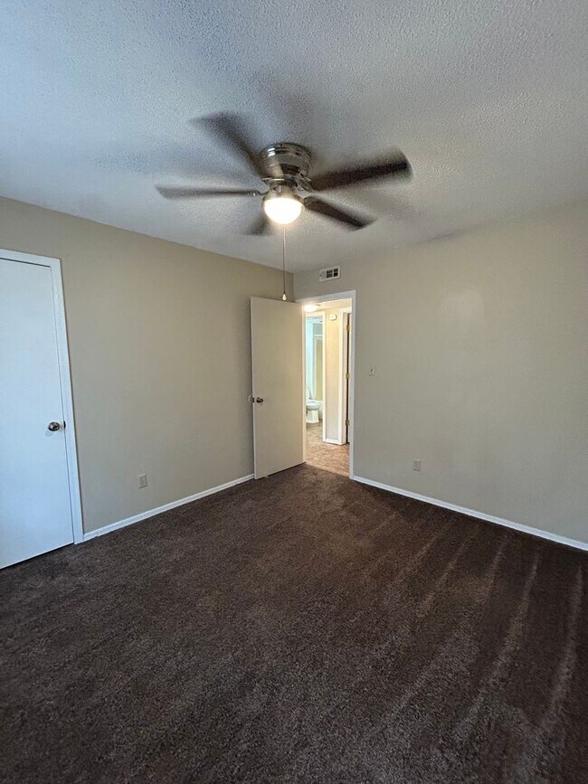 Building Photo - 2209 S Hartford Cove