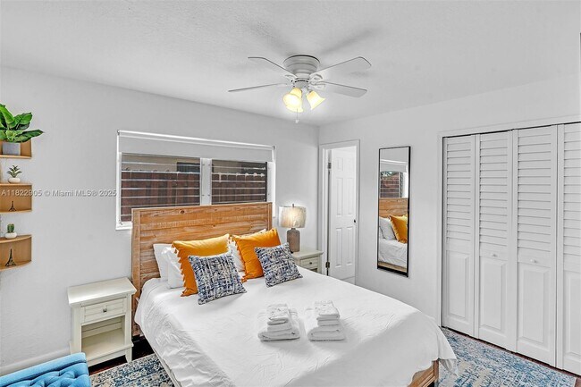 Building Photo - 4633 SW 28th Ave