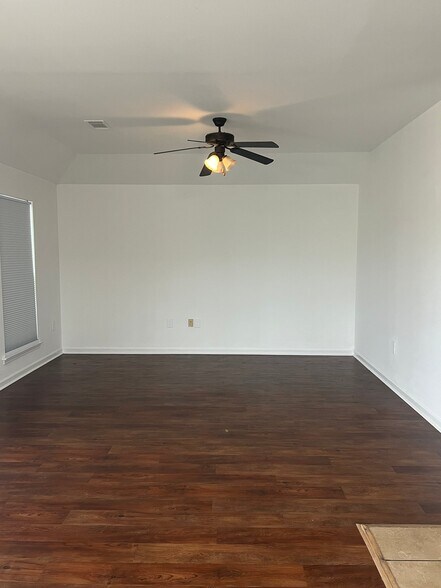 Building Photo - 15155 LA-44