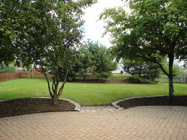 Building Photo - 626 David St