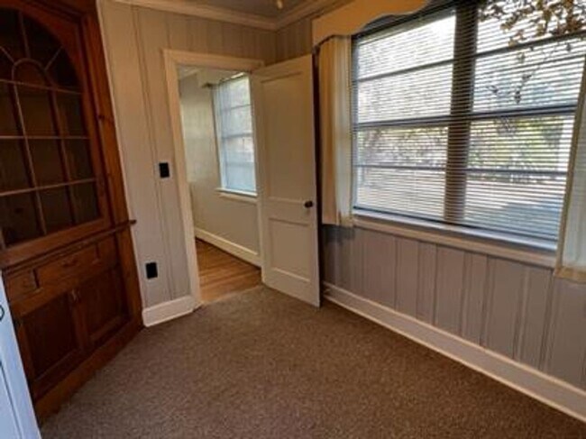 Building Photo - 308 Pettigru St