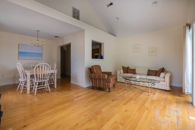 Building Photo - 916 Reef Rd