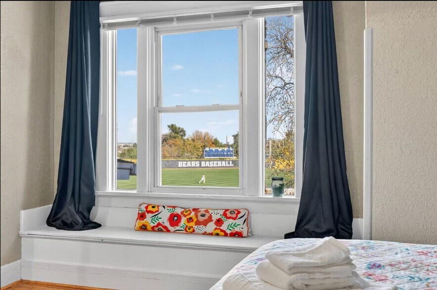 Building Photo - 1821 6th Ave