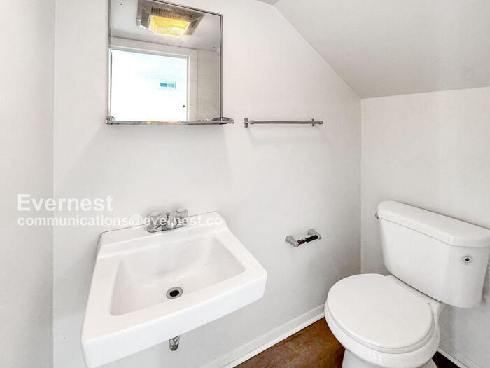 Building Photo - 127 Newcastle Dr