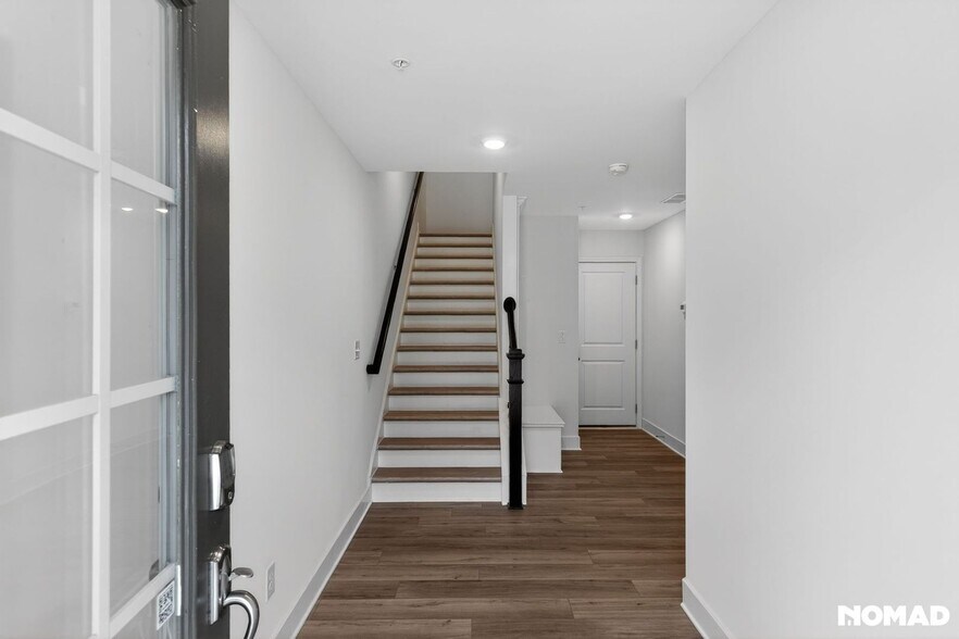 Building Photo - 811 Atkins Ln