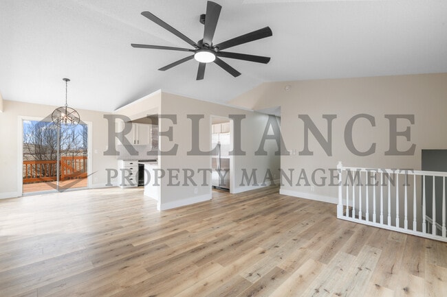 Building Photo - 215 Peachwood Dr