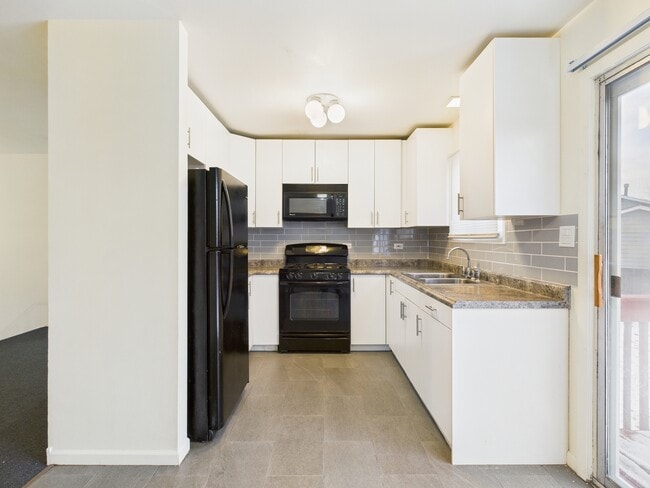 Building Photo - 17681 Country Club Ln