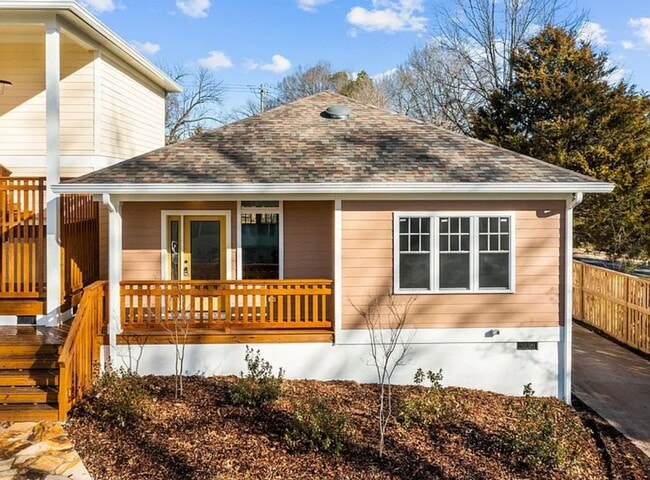 Building Photo - Beautiful 2 bed/2 bath cottage in perfect ...