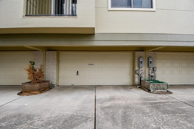 Building Photo - 2431 Dorrington St