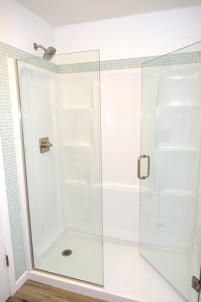 Building Photo - Updated Condo in Park-Like Setting