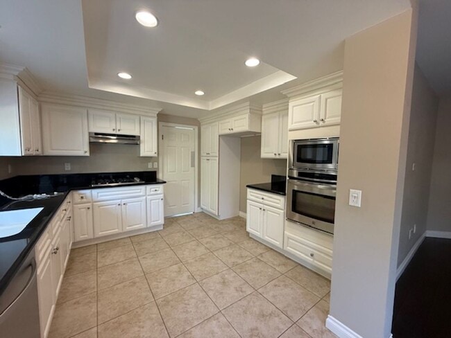 Building Photo - White Picket Fence Home in Irvine