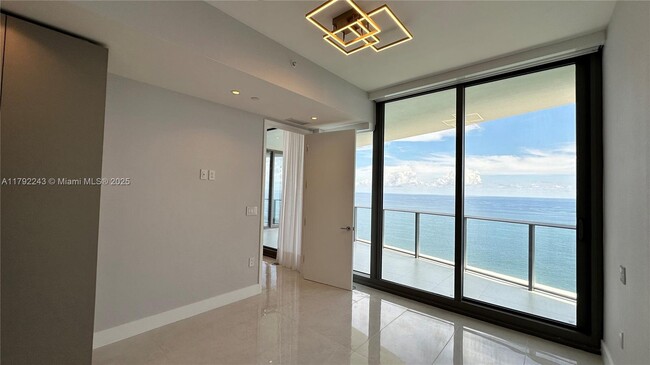 Building Photo - 15701 Collins Ave