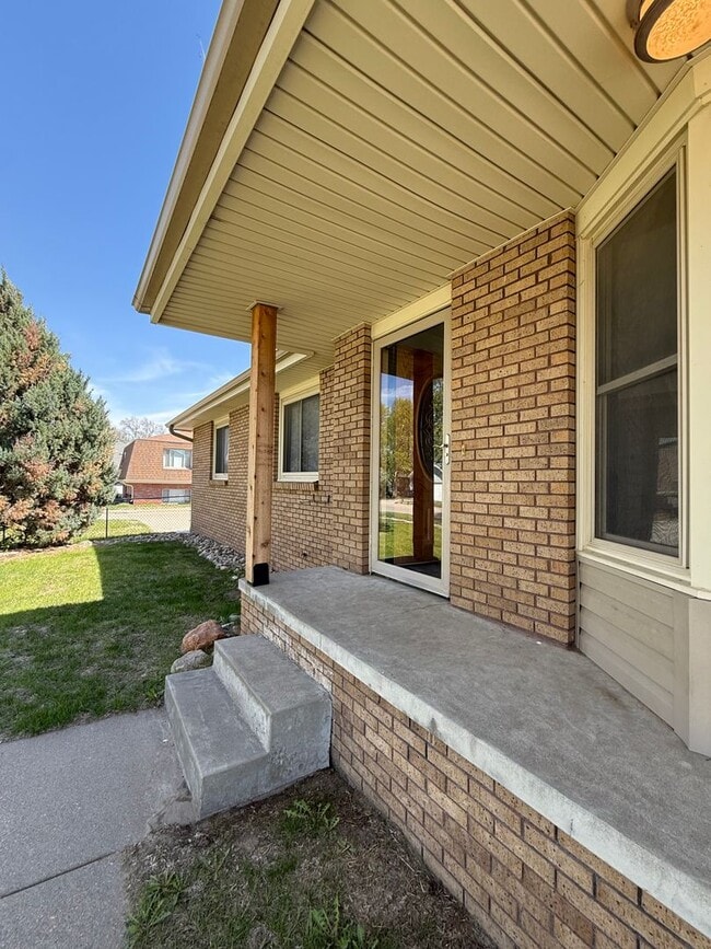 Building Photo - Beautifully Remodeled West Side Home | 3 Bedroom + Finished Basement Space