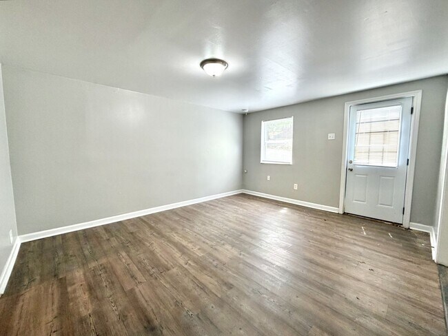 Building Photo - Hickory Hill Dr