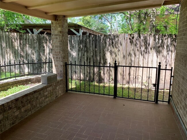 Building Photo - 4722 Woodside St