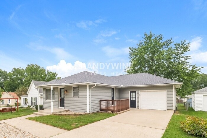 Building Photo - 402 Maple Ave