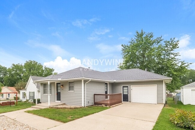 Building Photo - 402 Maple Ave