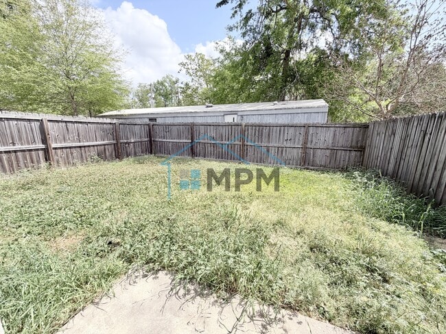 Building Photo - 122 Flagstone Dr