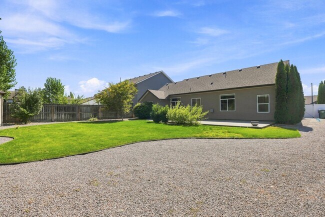Building Photo - 3389 W Pescador Dr