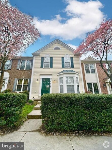 Building Photo - 1803 Staley Manor Dr